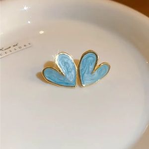 BRAND NEW 🩵Vintage Love Heart Earrings Versatile Small Fresh Earrings